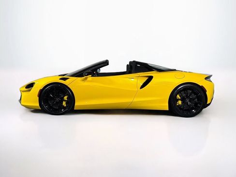 Used 2025 McLaren Artura Spider RWD image 29