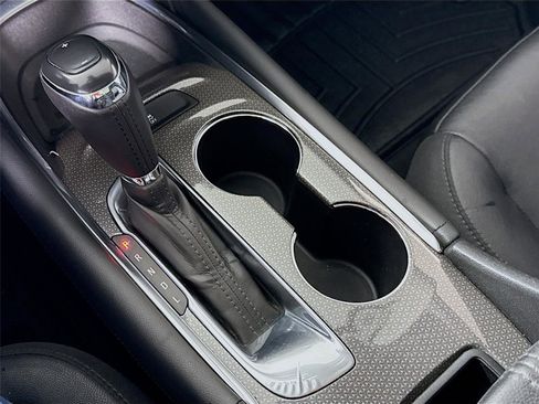 Used 2017 Chevrolet Malibu LT w/ Leather Package image 10