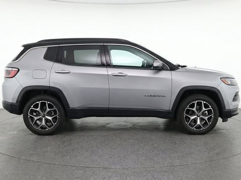 Used 2025 Jeep Compass Limited AWD/4WD image 11