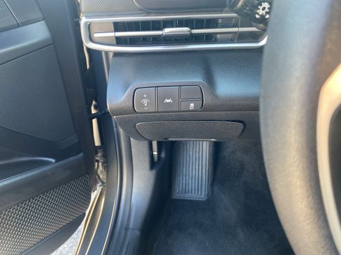 Used 2023 Hyundai Elantra SEL FWD image 15