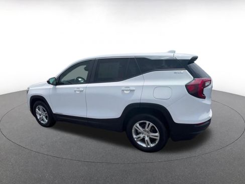 Used 2024 GMC Terrain SLE FWD image 10
