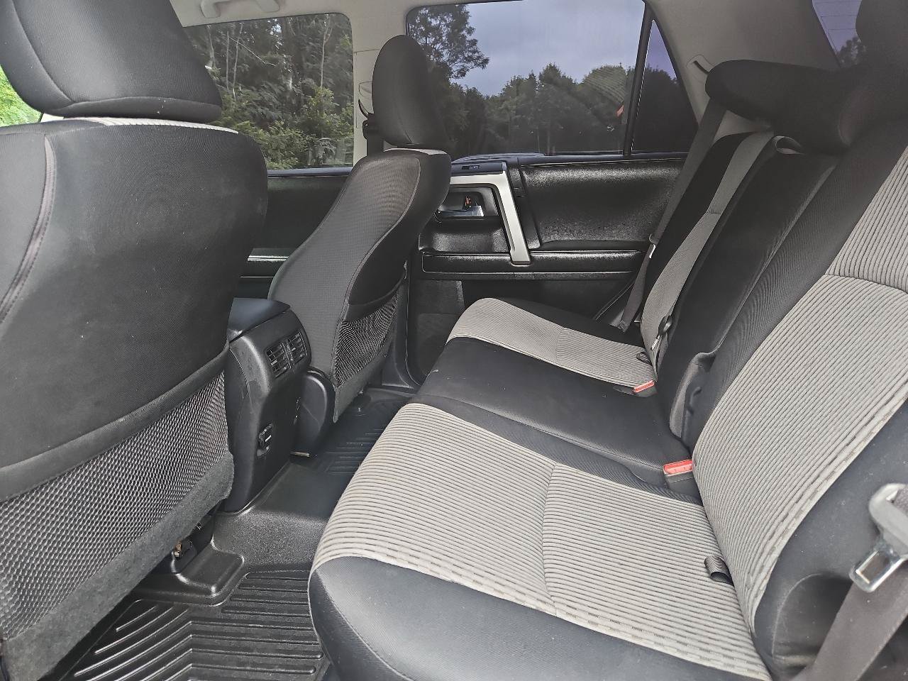 Used 2014 Toyota 4Runner SR5 AWD/4WD image 29