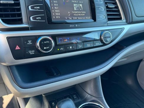 Used 2014 Toyota Highlander Plus AWD/4WD image 24