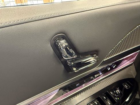 Used 2024 BMW 740i w/ Premium Package image 21