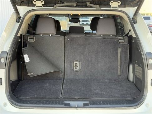 Used 2023 Toyota Highlander LE image 32