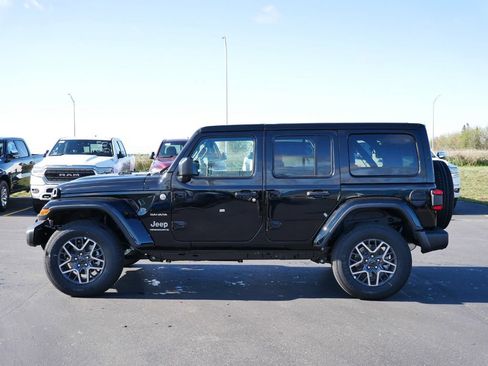New 2024 Jeep Wrangler Unlimited Sahara w/ Technology Group AWD/4WD image 3