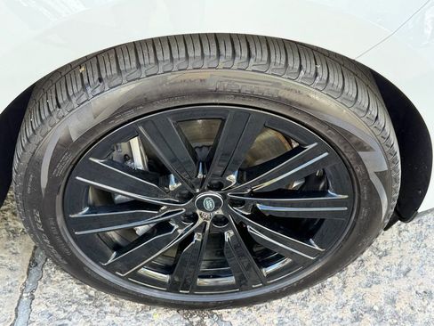 Used 2023 Land Rover Range Rover SE image 17