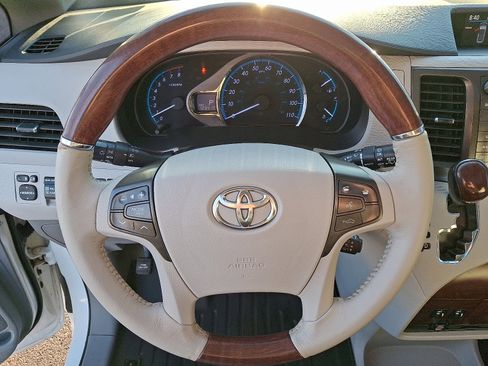 Used 2014 Toyota Sienna Limited image 20