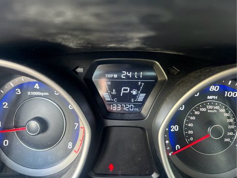 Used 2014 Hyundai Elantra Limited w/ Option Group 03 image 8