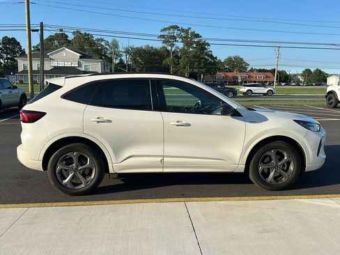Used 2023 Ford Escape ST-Line w/ Tech Pack #1 AWD/4WD image 4