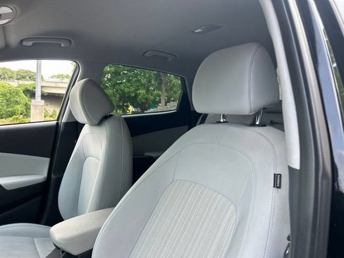 Used 2023 Hyundai Kona SEL AWD/4WD image 10