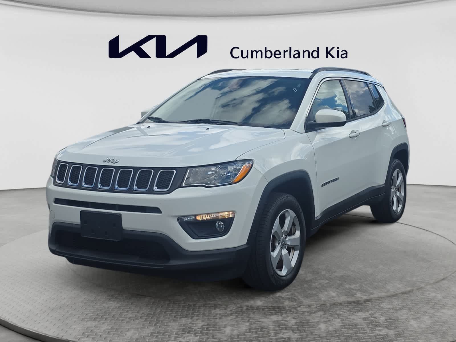 Used 2018 Jeep Compass Latitude w/ Cold Weather Group AWD/4WD image 1