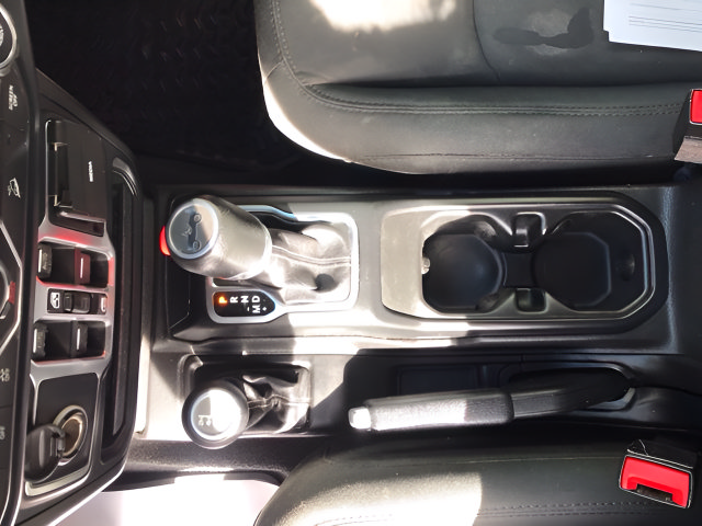 Used 2019 Jeep Wrangler Unlimited Sahara AWD/4WD image 17