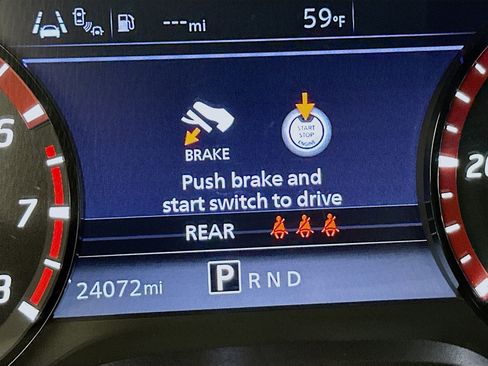 Used 2024 Nissan Titan PRO-4X w/ Pro-4x Convenience Package image 9