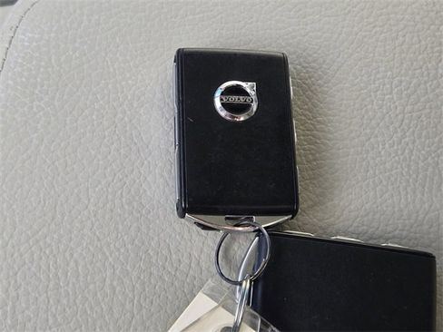 Used 2022 Volvo S60 B5 Momentum w/ Premium Package image 23