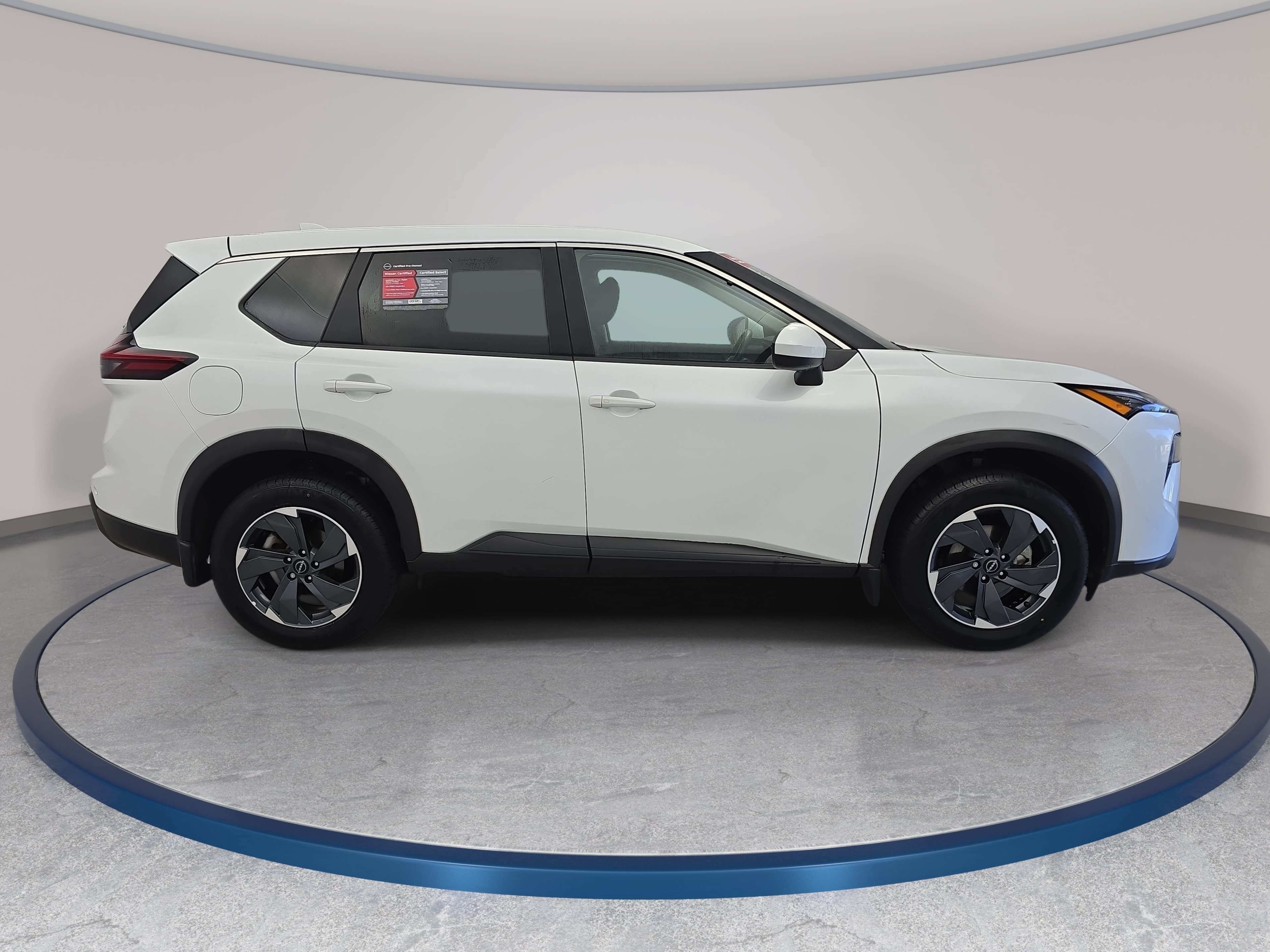 Certified 2025 Nissan Rogue SV FWD image 4