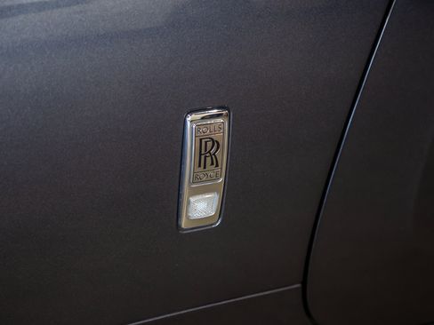 Used 2018 Rolls-Royce Dawn RWD image 31