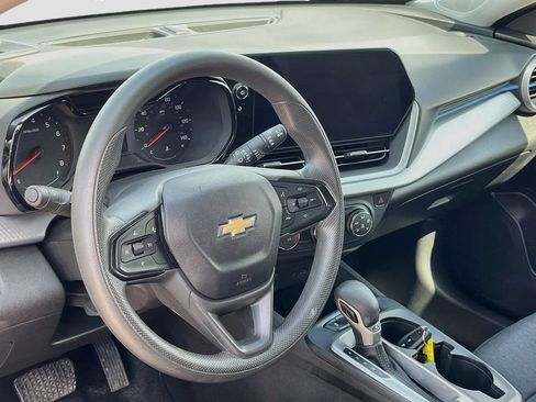 Used 2024 Chevrolet Trax LS FWD image 9