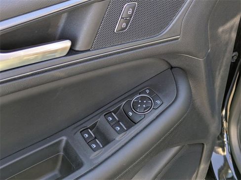 Used 2021 Ford Edge SE image 13