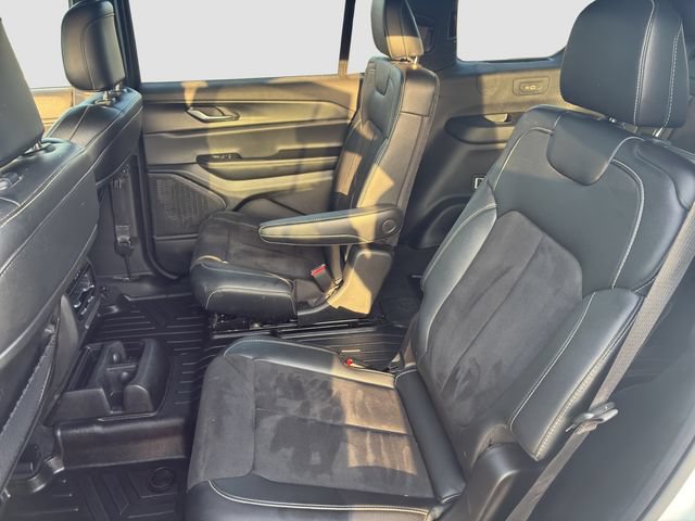 Used 2025 Jeep Grand Cherokee L Altitude AWD/4WD image 13