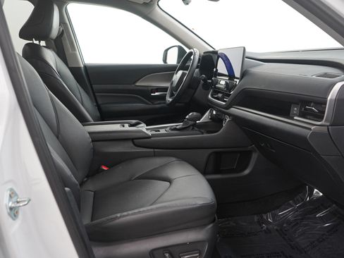 Used 2024 Toyota Grand Highlander XLE image 14