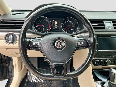 Used 2017 Volkswagen Passat 1.8T SE FWD image 11