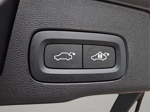 Certified 2025 Volvo XC60 B5 Plus image 27