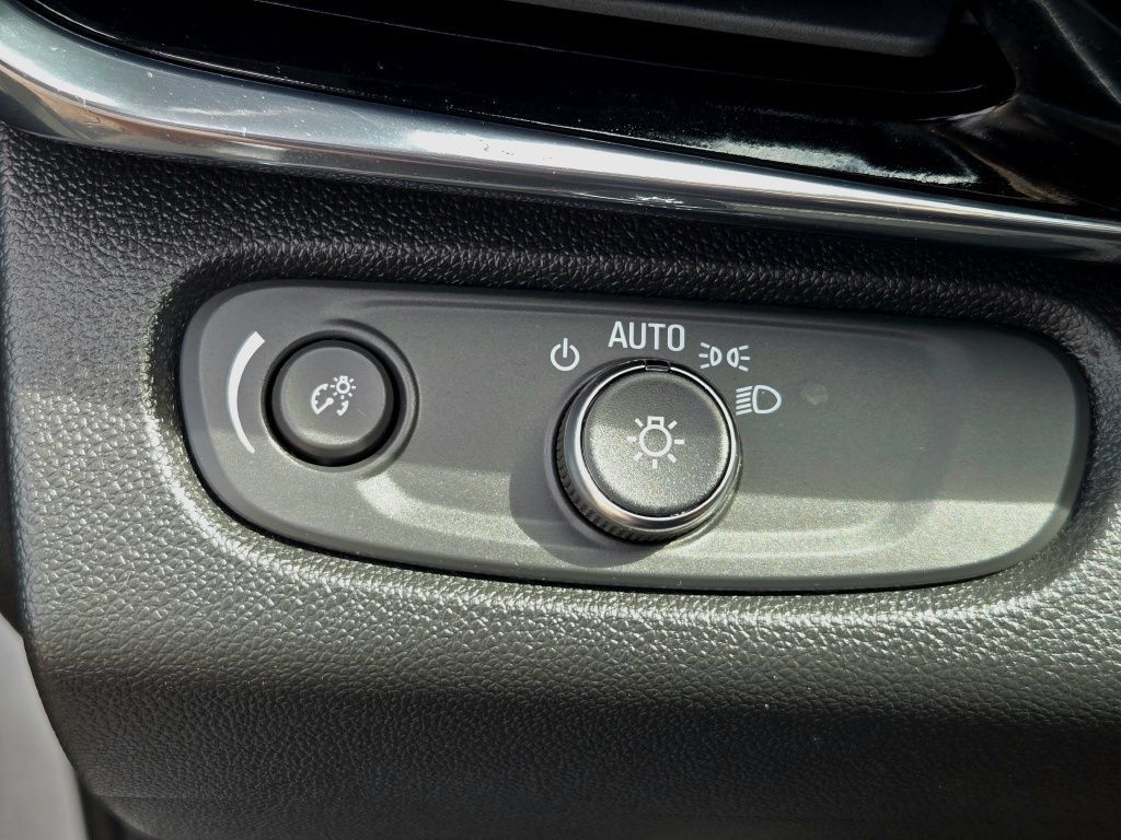 Used 2025 Buick Envista Sport Touring w/ Convenience I Package FWD image 26