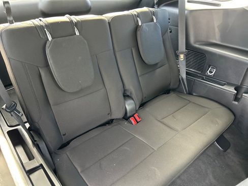 Used 2023 Ford Explorer XLT image 23