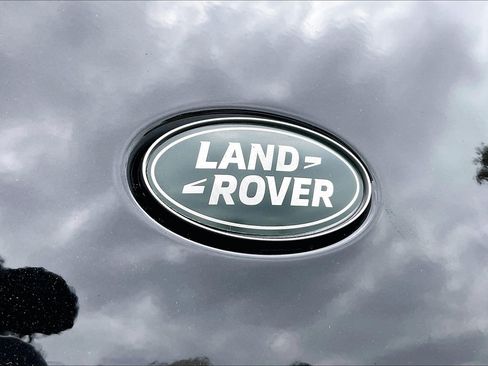 Used 2025 Land Rover Discovery Dynamic SE AWD/4WD image 9