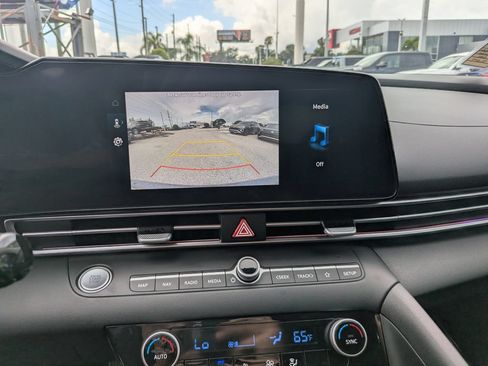 Used 2024 Hyundai Elantra SEL FWD image 21
