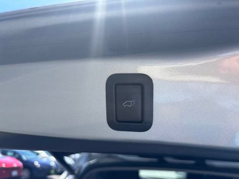 Used 2018 Toyota Highlander Limited Platinum w/ Carpet Mat Package (TMS) AWD/4WD image 11