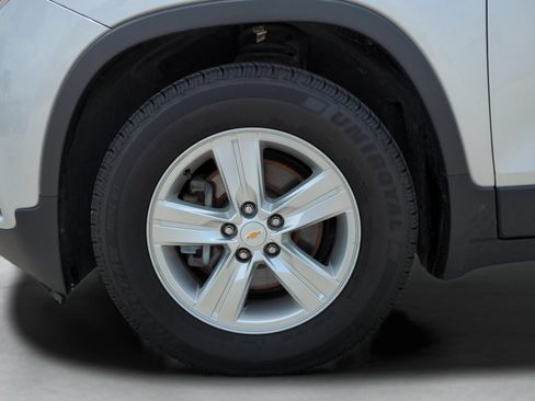 Used 2017 Chevrolet Trax LT w/ LT Convenience Package FWD image 26