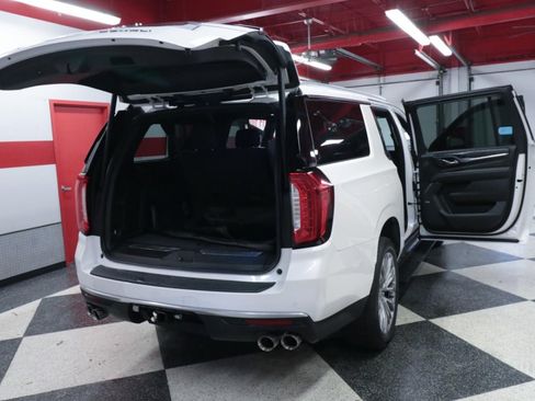 Used 2021 GMC Yukon XL Denali w/ Denali Premium Package RWD image 32