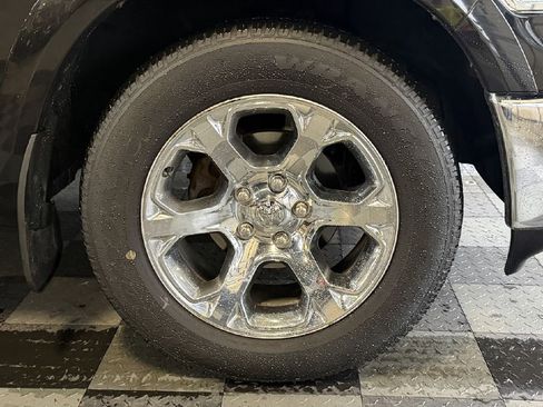 Used 2017 RAM 1500 Laramie AWD/4WD image 30