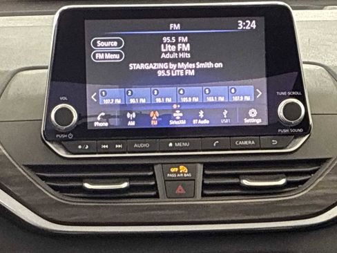 Used 2025 Nissan Altima 2.5 SV image 12