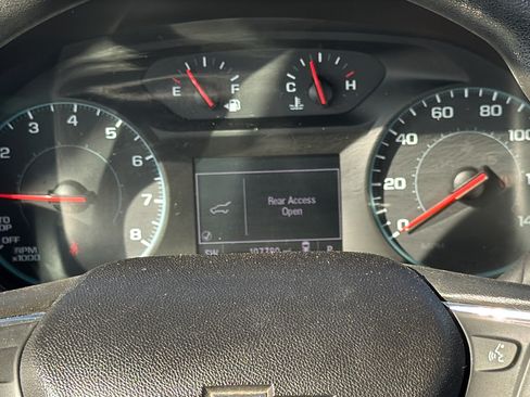 Used 2018 Chevrolet Equinox LS AWD/4WD image 30
