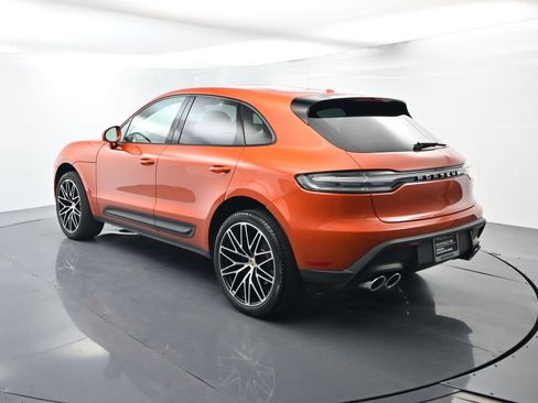 Certified 2025 Porsche Macan image 3