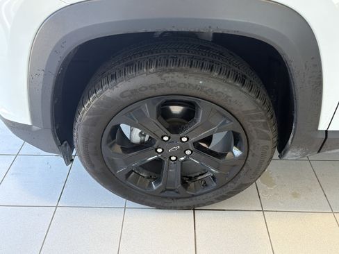 Used 2025 Chevrolet Equinox LT w/ Convenience Package II FWD image 8