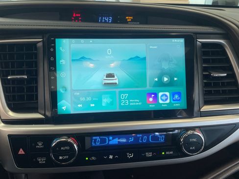 Used 2019 Toyota Highlander XLE FWD image 28