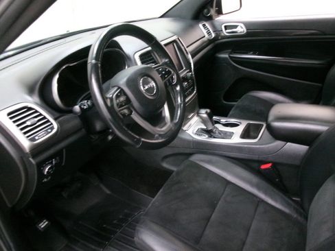 Used 2018 Jeep Grand Cherokee Altitude image 16