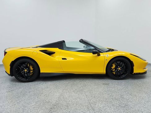 Used 2021 Ferrari F8 Tributo image 15