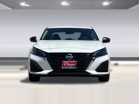 Used 2025 Nissan Altima 2.5 SV FWD image 6