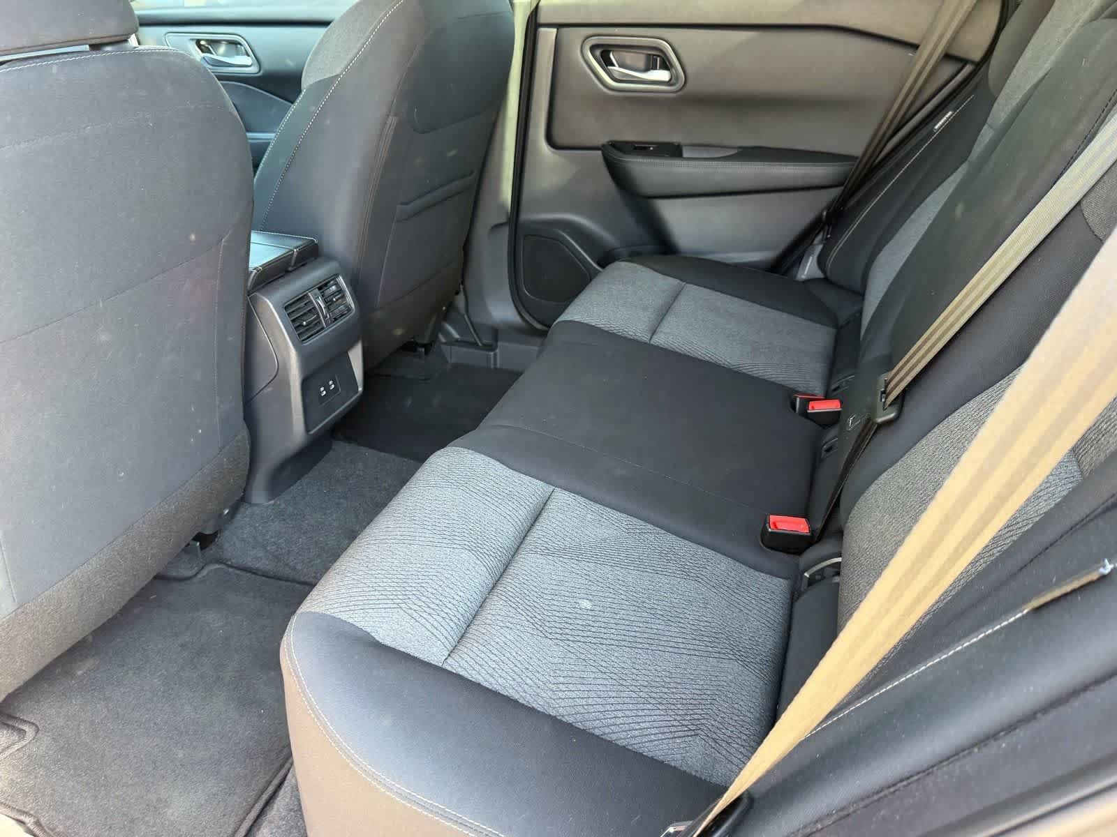 Used 2026 Nissan Rogue SV FWD image 16