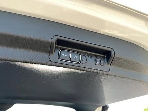 Used 2024 Ford Explorer XLT w/ Equipment Group 202A image 8