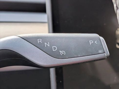 Used 2022 Tesla Model 3 Standard Range image 12