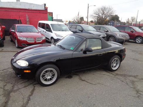 Used 2004 MAZDA MX-5 Miata LS w/ Convenience Pkg image 2