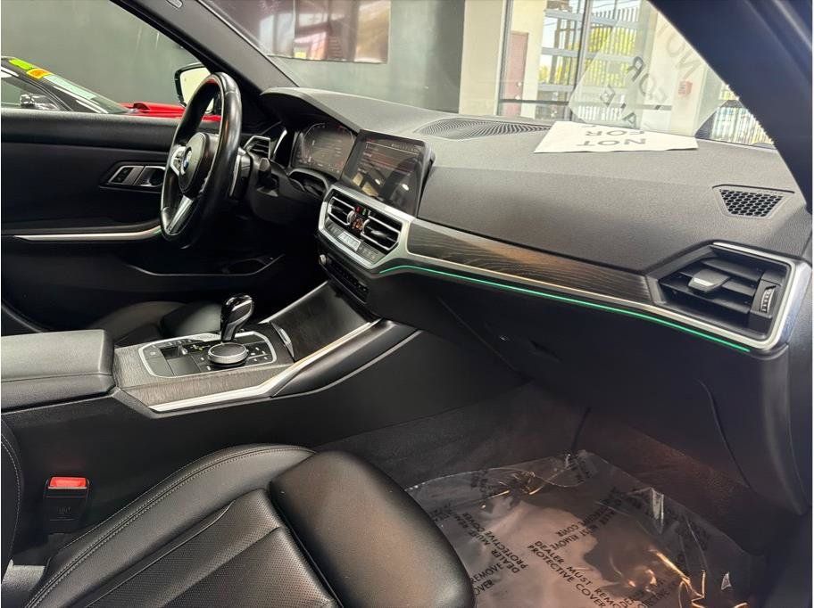 Used 2022 BMW 330i Sedan w/ M Sport Package RWD image 14