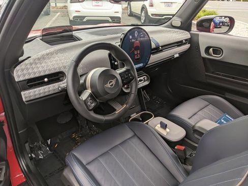 Certified 2025 MINI Cooper S image 9