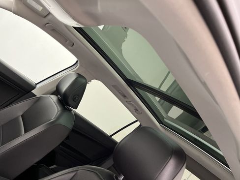 Used 2019 Volkswagen Tiguan SEL Premium R-Line image 6